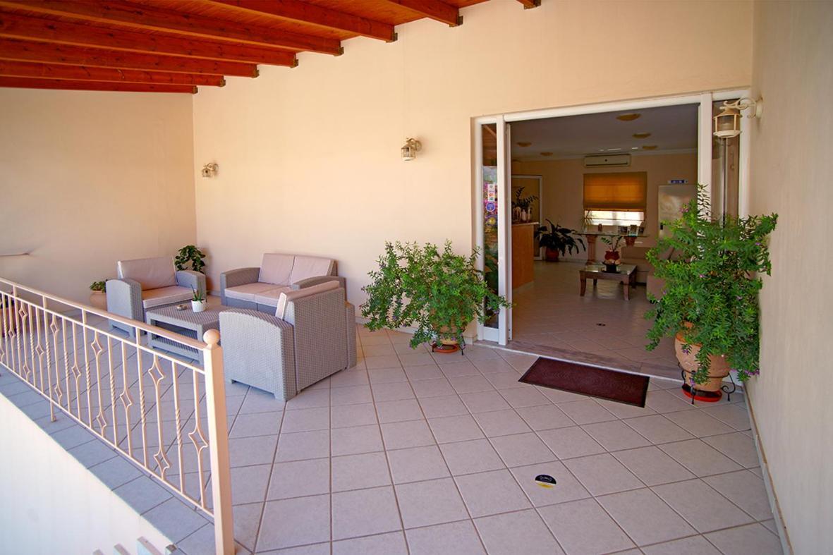 Agios Sostis Aparthotel Kyparissia Exterior photo