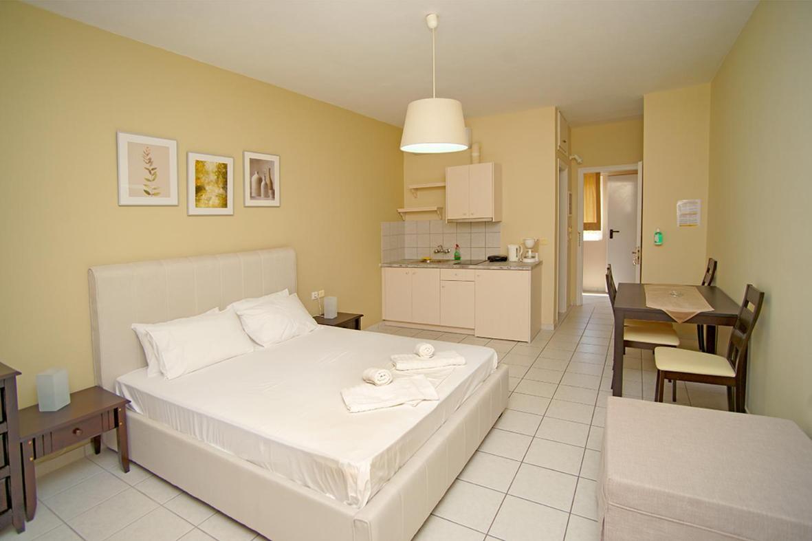 Agios Sostis Aparthotel Kyparissia Exterior photo