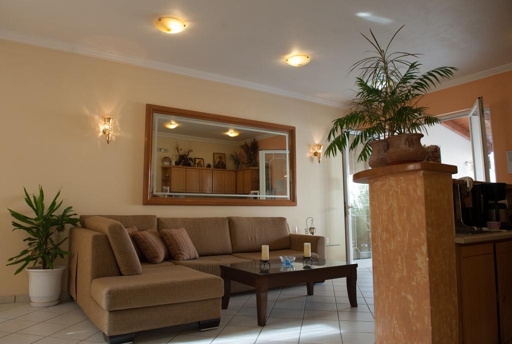 Agios Sostis Aparthotel Kyparissia Exterior photo